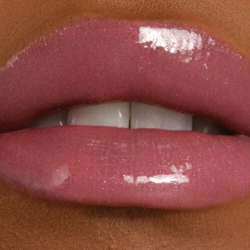 Armani Prisma Flash 35 Peony Flash lipstick on lips, offering a delicate mauve-pink with a glossy, hydrated look.